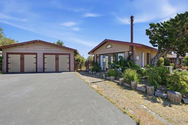 1355 Rainbow Ridge Lane, Encinitas, CA 92024