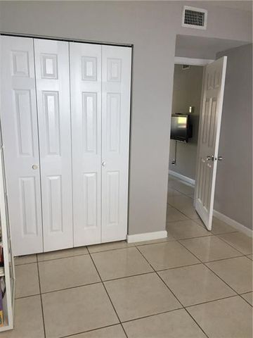 2741 NE 8th Avenue 14, Wilton Manors, FL 33334