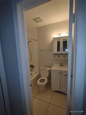 2741 NE 8th Avenue 14, Wilton Manors, FL 33334