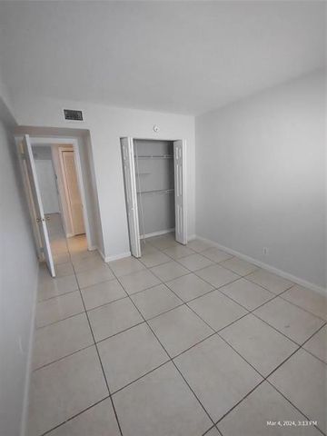 2741 NE 8th Avenue 14, Wilton Manors, FL 33334