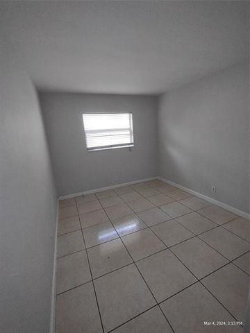 2741 NE 8th Avenue 14, Wilton Manors, FL 33334