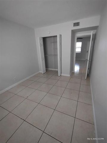 2741 NE 8th Avenue 14, Wilton Manors, FL 33334