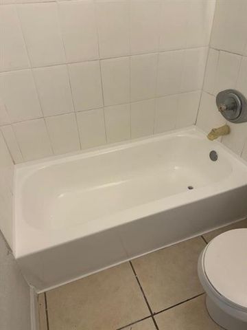 2741 NE 8th Avenue 14, Wilton Manors, FL 33334