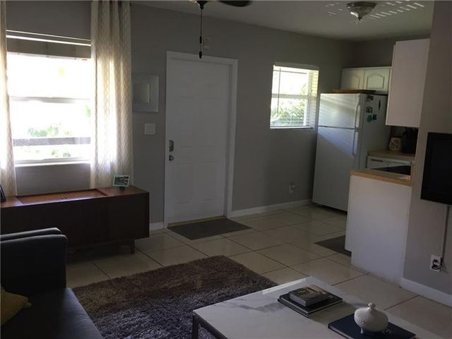 2741 NE 8th Avenue 14, Wilton Manors, FL 33334