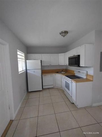 2741 NE 8th Avenue 14, Wilton Manors, FL 33334