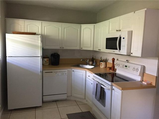 2741 NE 8th Avenue 14, Wilton Manors, FL 33334