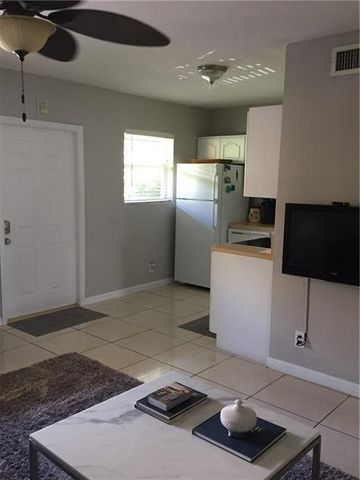 2741 NE 8th Avenue 14, Wilton Manors, FL 33334