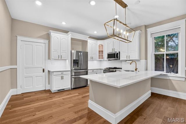 552 Clark Street, St Charles, MO 63301