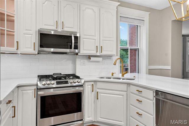 552 Clark Street, St Charles, MO 63301