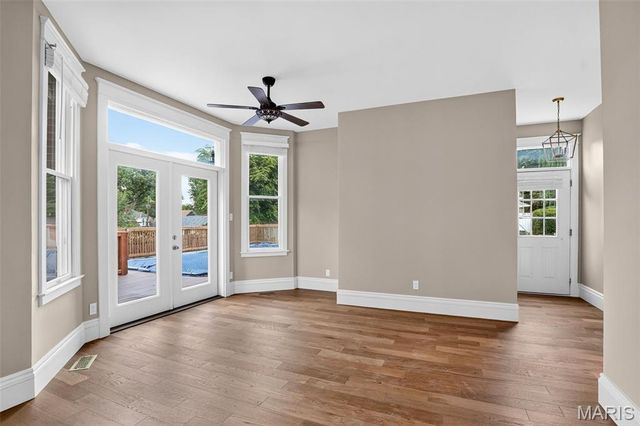 552 Clark Street, St Charles, MO 63301