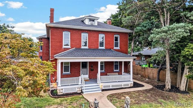 552 Clark Street, St Charles, MO 63301