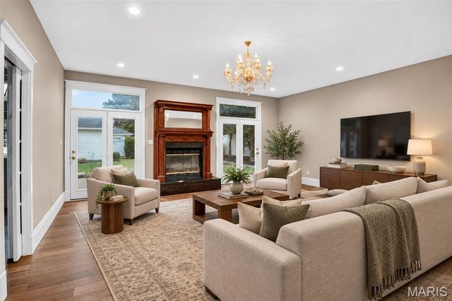 552 Clark Street, St Charles, MO 63301