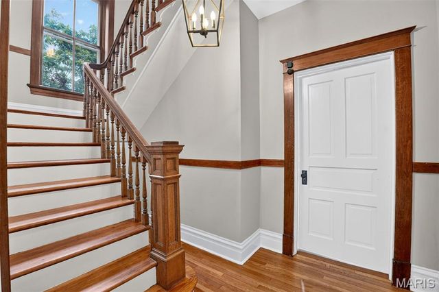 552 Clark Street, St Charles, MO 63301