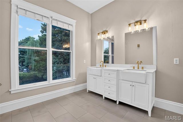 552 Clark Street, St Charles, MO 63301