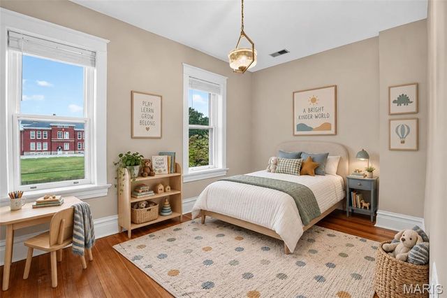 552 Clark Street, St Charles, MO 63301