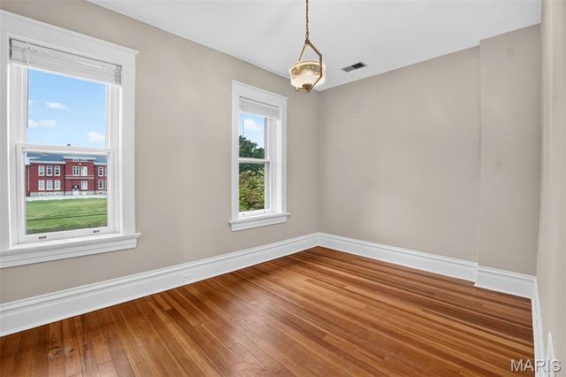 552 Clark Street, St Charles, MO 63301