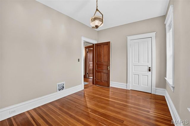 552 Clark Street, St Charles, MO 63301