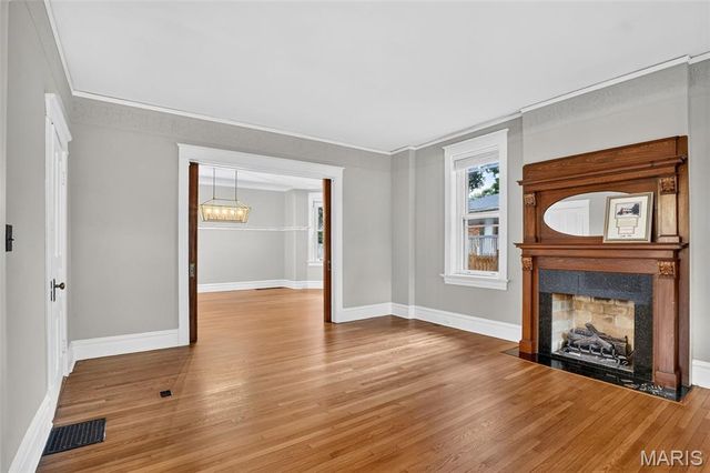 552 Clark Street, St Charles, MO 63301