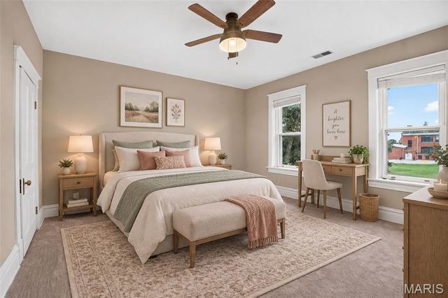 552 Clark Street, St Charles, MO 63301