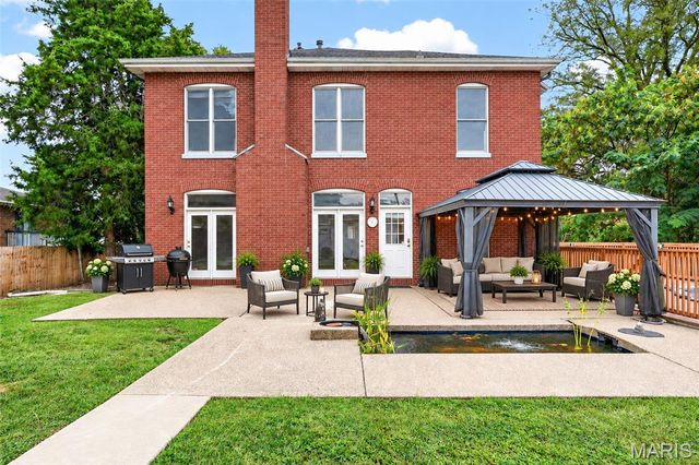 552 Clark Street, St Charles, MO 63301