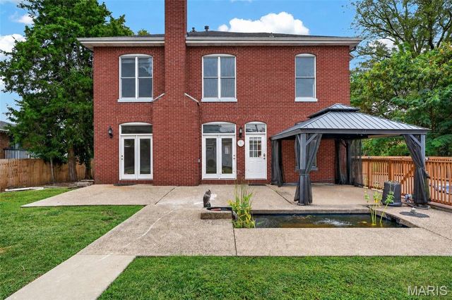 552 Clark Street, St Charles, MO 63301
