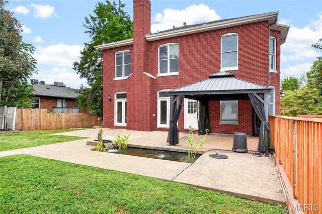552 Clark Street, St Charles, MO 63301