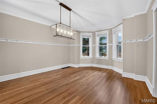 552 Clark Street, St Charles, MO 63301