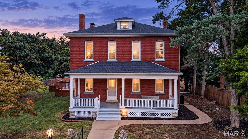 552 Clark Street, St Charles, MO 63301