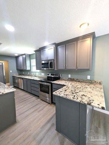 6045 Hamilton Bridge Rd, Milton, FL 32570