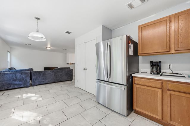 814 Indian Meadow DR, Georgetown, TX 78626