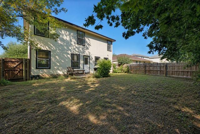 814 Indian Meadow DR, Georgetown, TX 78626