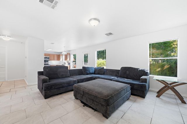 814 Indian Meadow DR, Georgetown, TX 78626