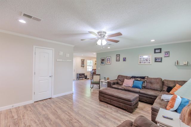 1894 Highway 60 E, Houston, AR 72070