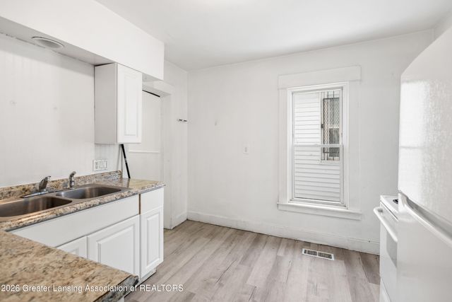 1440 E Oakland Avenue, Lansing, MI 48906