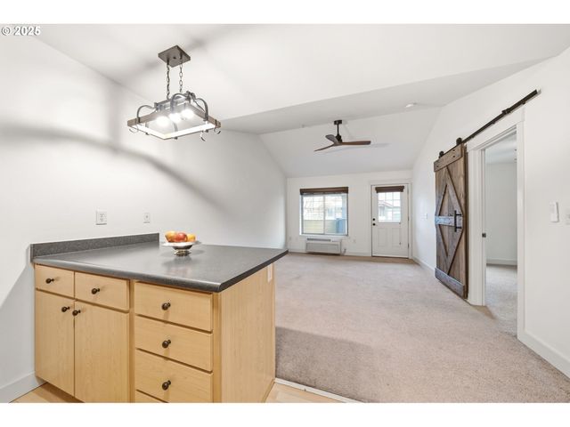 9837 Ne IRVING St 322, Portland, OR 97220