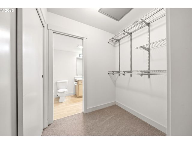 9837 Ne IRVING St 322, Portland, OR 97220