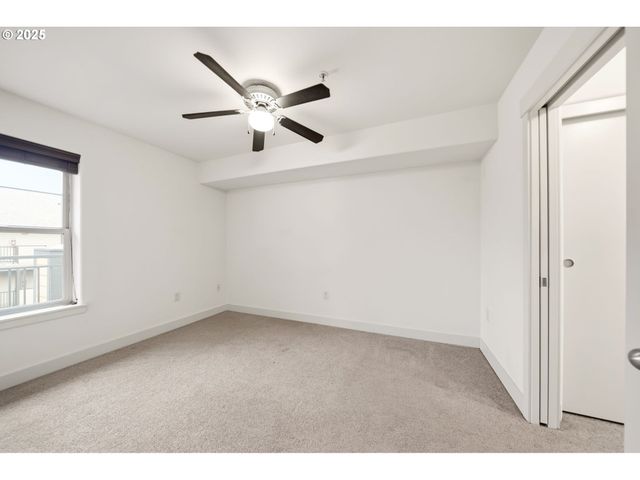 9837 Ne IRVING St 322, Portland, OR 97220