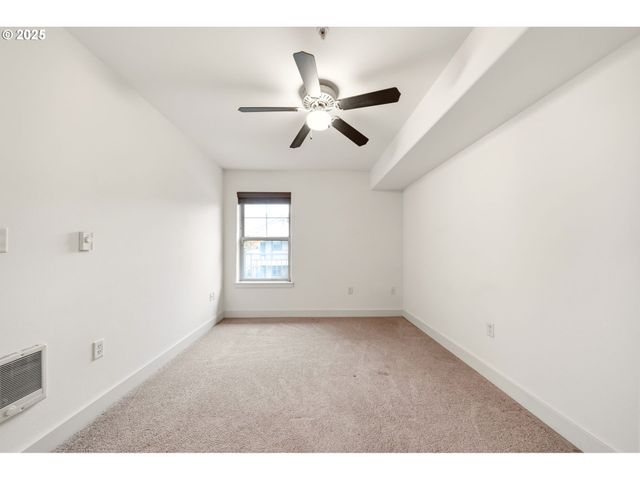 9837 Ne IRVING St 322, Portland, OR 97220