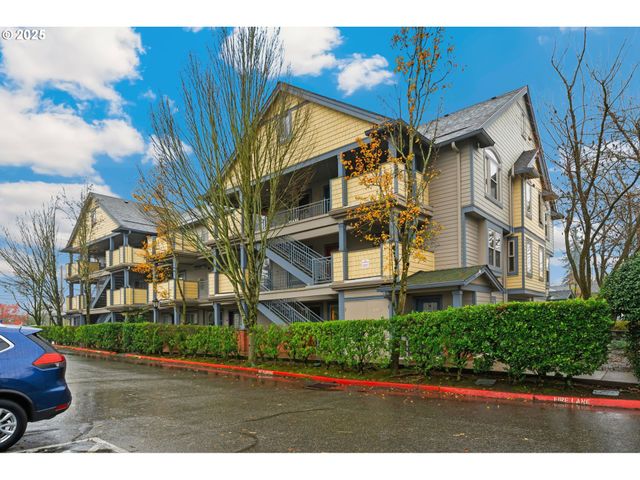 9837 Ne IRVING St 322, Portland, OR 97220