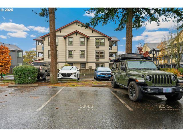 9837 Ne IRVING St 322, Portland, OR 97220