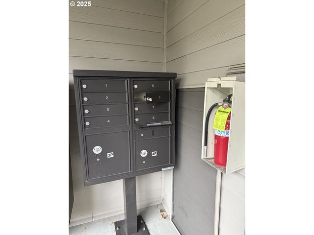 9837 Ne IRVING St 322, Portland, OR 97220