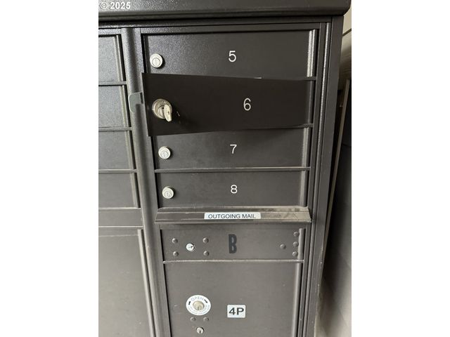 9837 Ne IRVING St 322, Portland, OR 97220