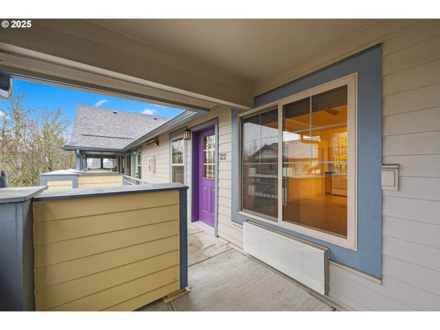 9837 Ne IRVING St 322, Portland, OR 97220