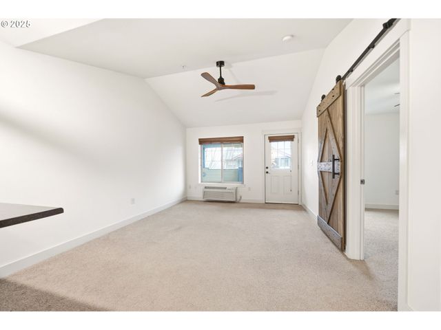 9837 Ne IRVING St 322, Portland, OR 97220