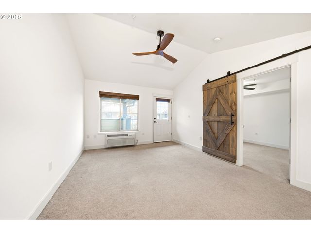 9837 Ne IRVING St 322, Portland, OR 97220