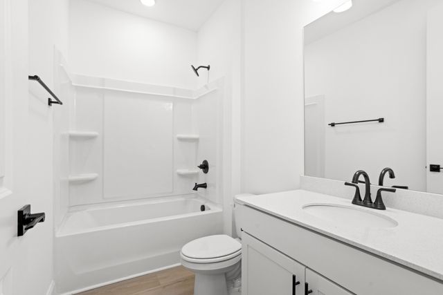 1544 Oak Springs Dr, Columbia, TN 38401