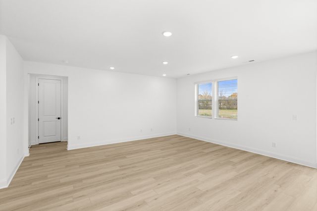 1544 Oak Springs Dr, Columbia, TN 38401