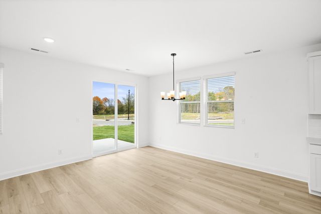 1544 Oak Springs Dr, Columbia, TN 38401