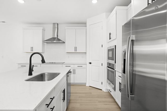 1544 Oak Springs Dr, Columbia, TN 38401