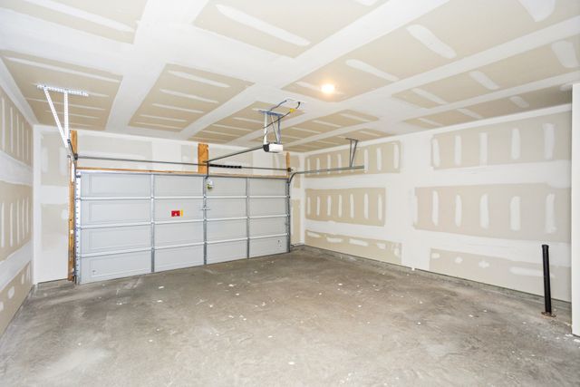 1544 Oak Springs Dr, Columbia, TN 38401